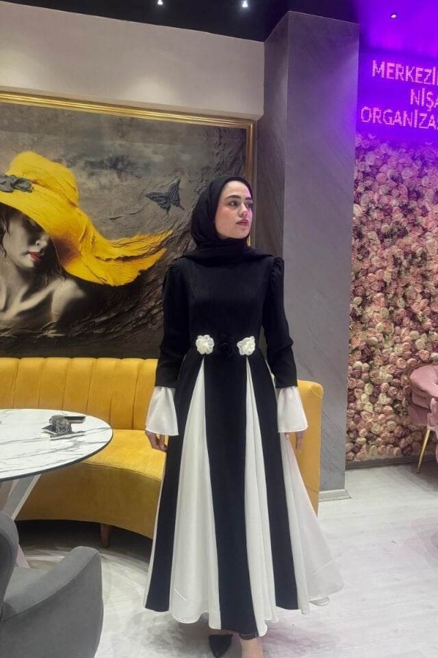 KREP KUMAŞ GÜLLÜ ELBİSE